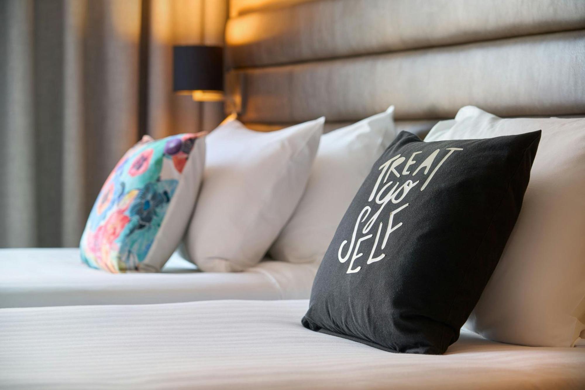 Moxy Dublin City Екстериор снимка